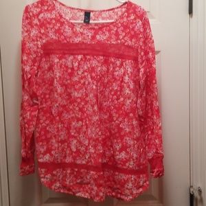 GAP summertime floral top!